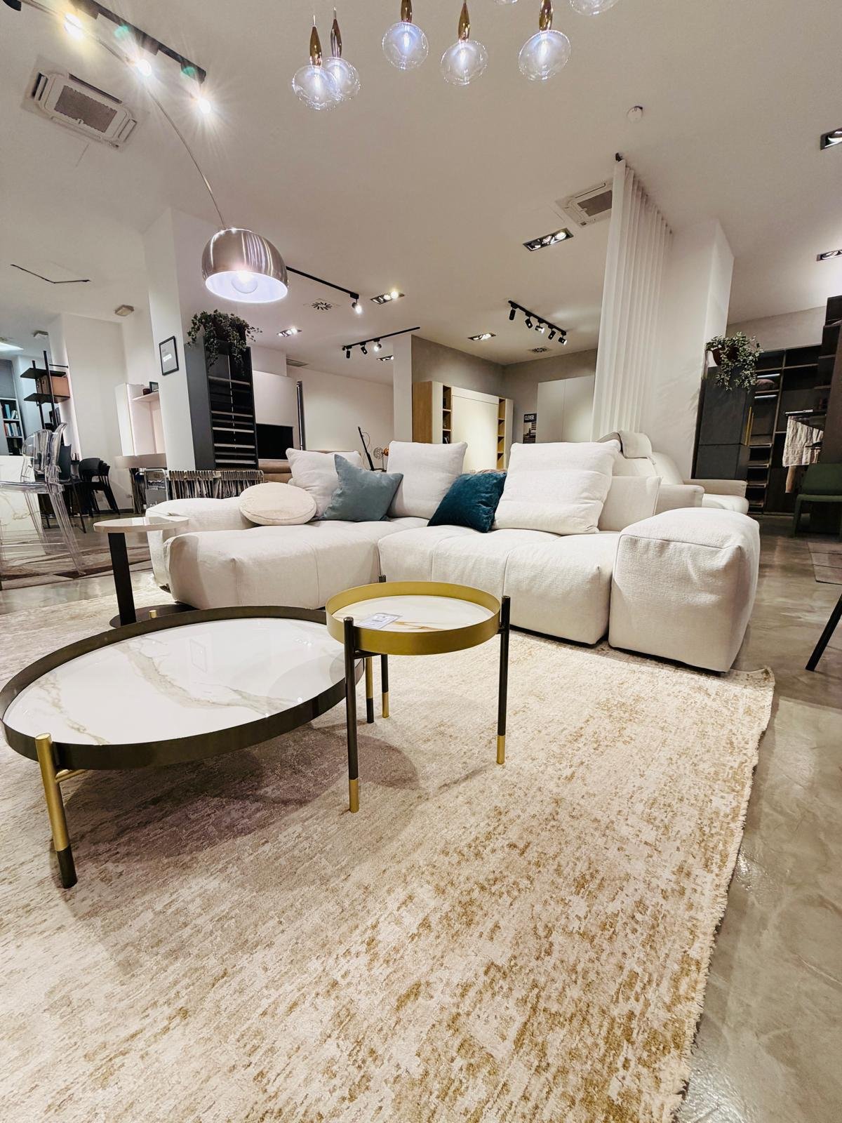 Showroom Home Design Roma - tavolino rotondo marmo nero con struttura gold Bontempi